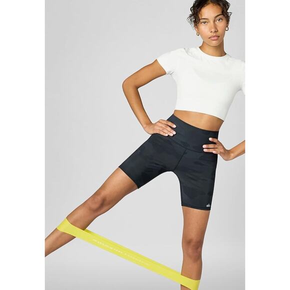 Alo Women's High Waist Vapor Shorts Size Small - Picture 3 of 6